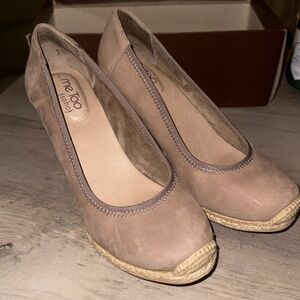 Me Too Blake Tan Wedge size 9